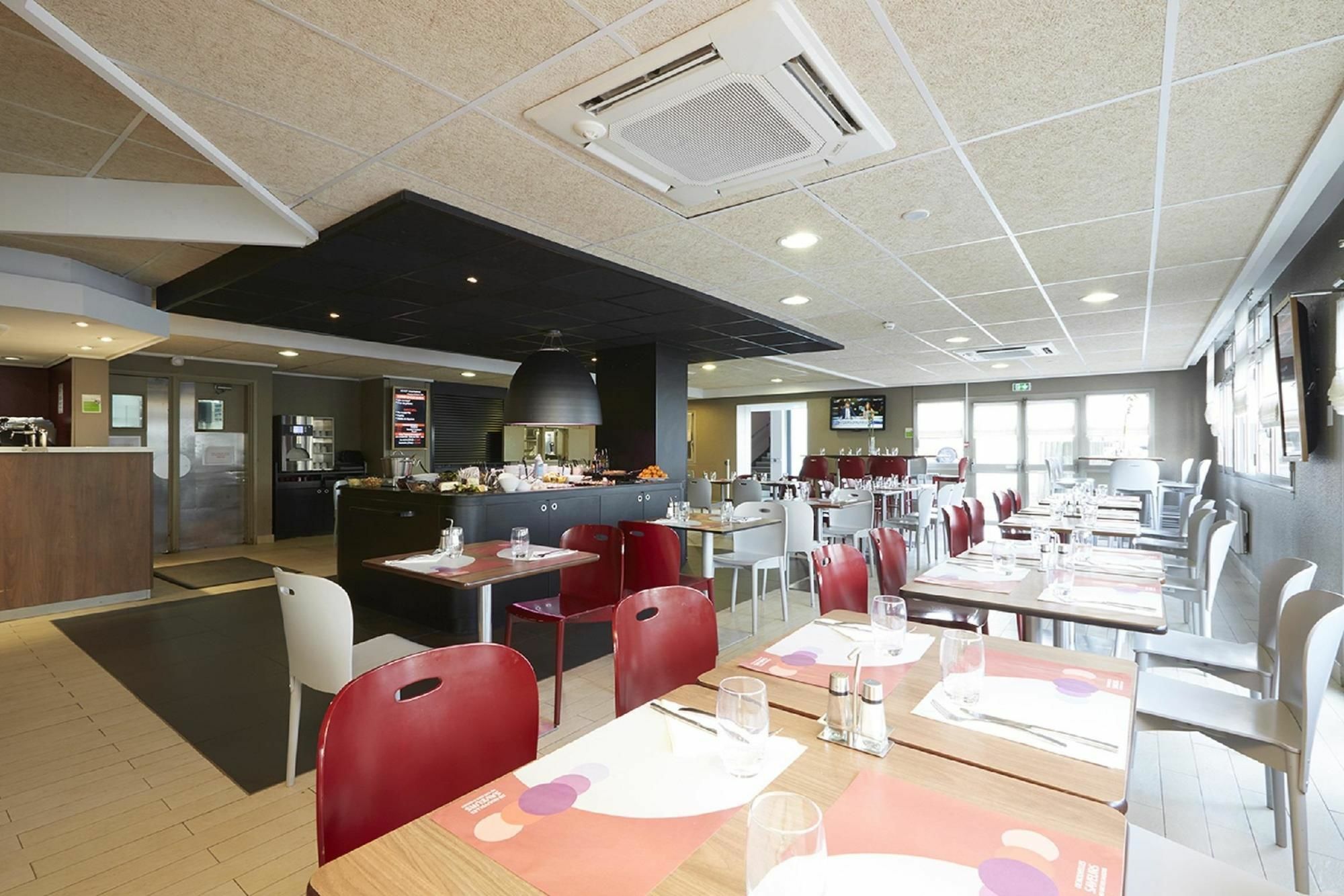 Kyriad Hotel 3*